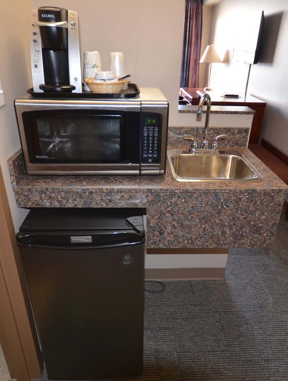Travelodge Hanna Canada Grey Buitenkant foto