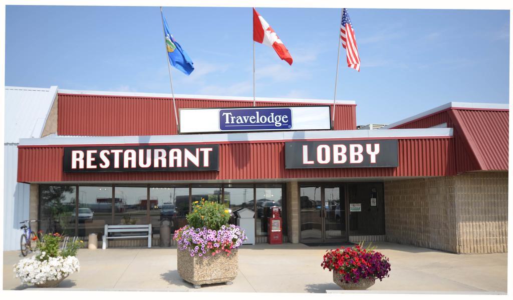 Travelodge Hanna Canada Grey Buitenkant foto